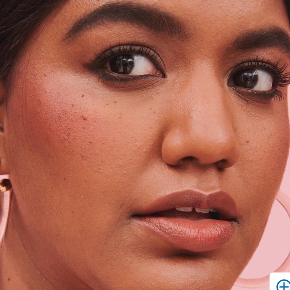 Benefit Cosmetics Moone Rich Berry Mini Blush with freshwater pearl = luminous - Picture 5 of 8